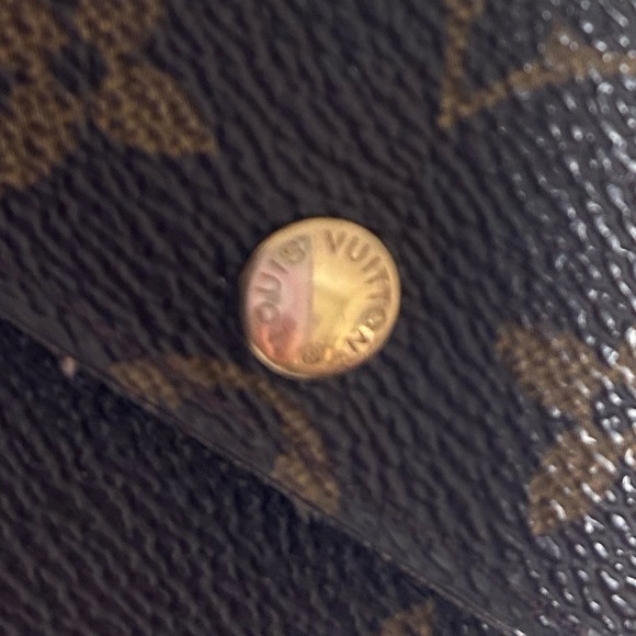 LV Sarah Monogram Wallet in EUC
* Free Shipping * - Picture 2 of 16